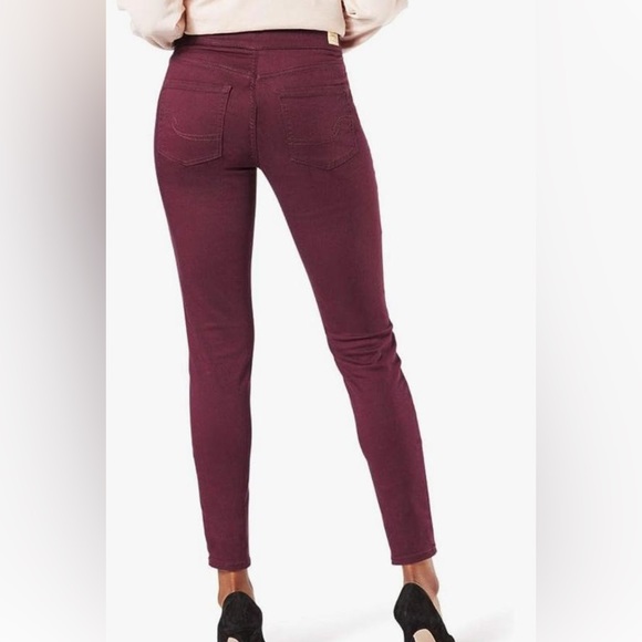 NWT Women's Signature Levi Strauss Jeans Burgundy Totally Shaping 10L 30W x 32L - Picture 3 of 11